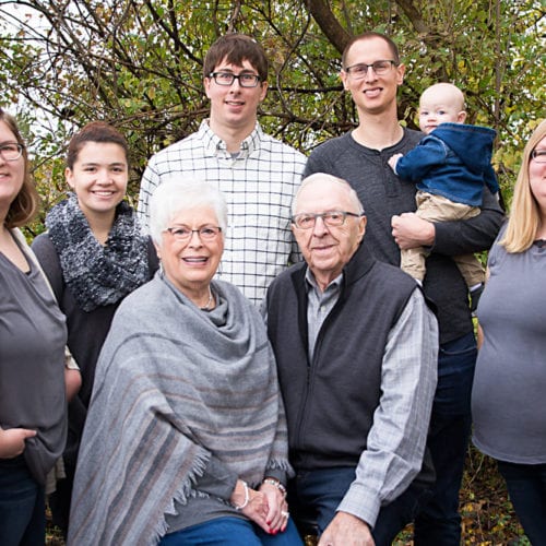 Family Photo by Pella Iowa photographer Creating Memories Photography