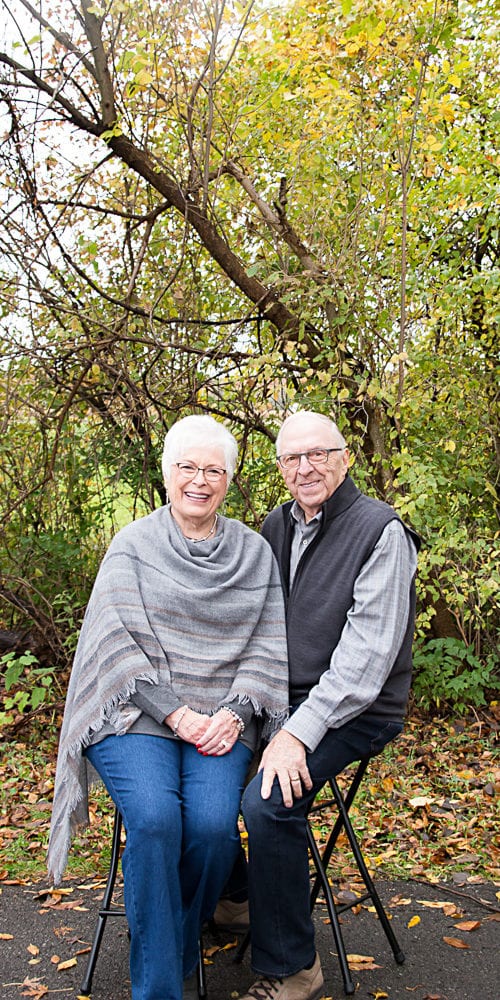 Family Photo by Pella Iowa photographer Creating Memories Photography