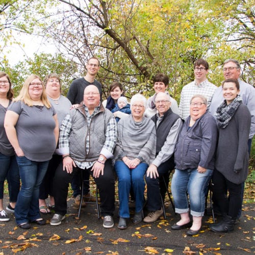 Family Photo by Pella Iowa photographer Creating Memories Photography